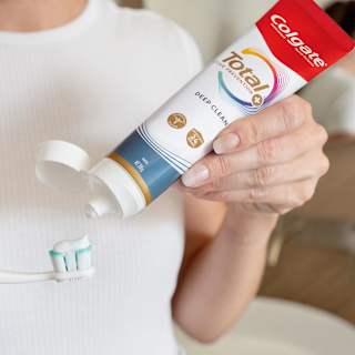 Colgate Total Advanced Clean Fluoride Antibacterial Toothpaste