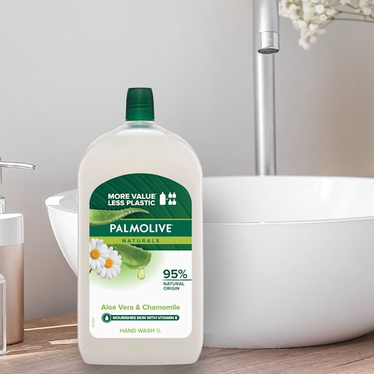 Palmolive Naturals Liquid Hand Wash Soap Aloe Vera & Chamomile with Moisturising Milk Refill & Save Recyclable