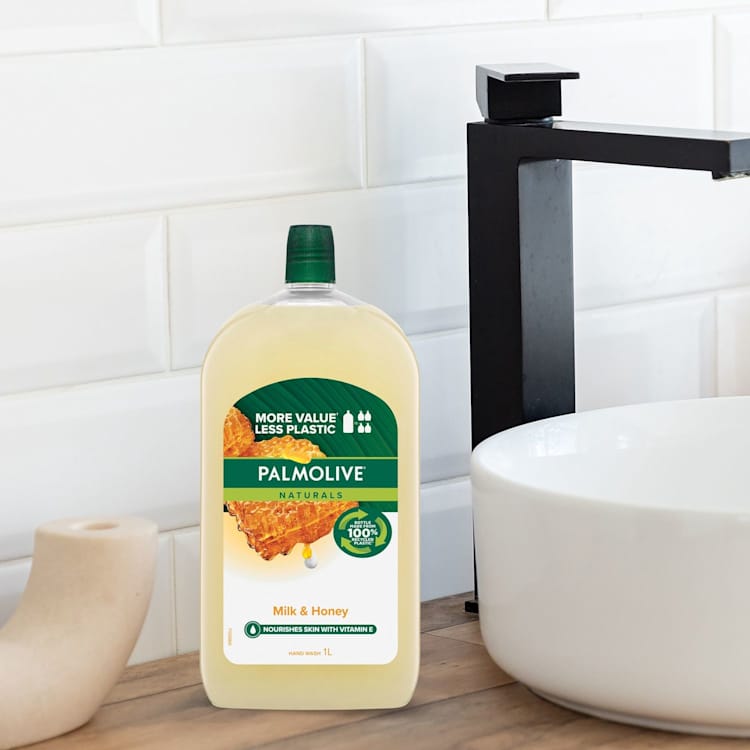 Palmolive Naturals Liquid Hand Wash Soap Milk & Honey with Moisturising Milk Refill & Save 0% Parabens Recyclable