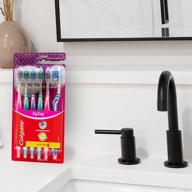 Colgate Zigzag Deep Interdental Clean Toothbrush Medium