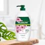 Palmolive Naturals Milk & Cherry Blossom Body Wash with Moisturising Milk 0% Parabens Recyclable
